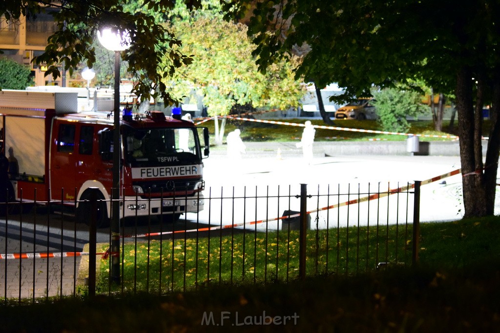 Einsatz BF Messerstecherei Koeln Neustadt Nord Eberplatz Platzmitte P129.JPG - Miklos Laubert